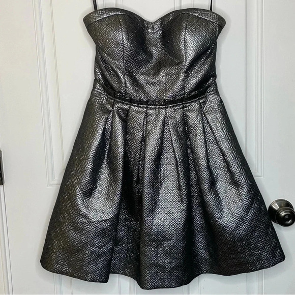GUESS Strapless Metallic Fit&Flare Jacquard Dress size 4 - Picture 3 of 6